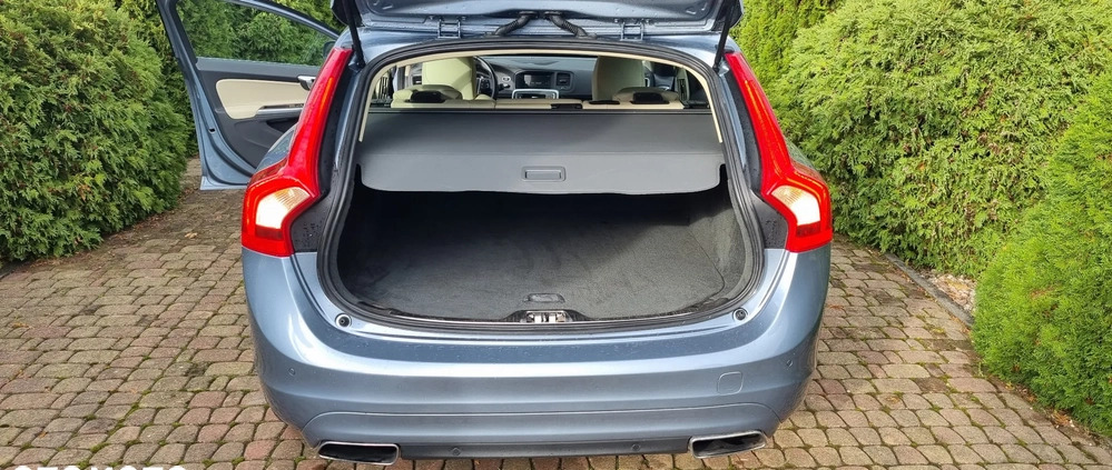 Volvo V60 cena 74900 przebieg: 65000, rok produkcji 2017 z Sieradz małe 631